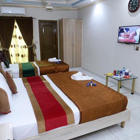 Hotel Deluxe Лахор Екстериор снимка