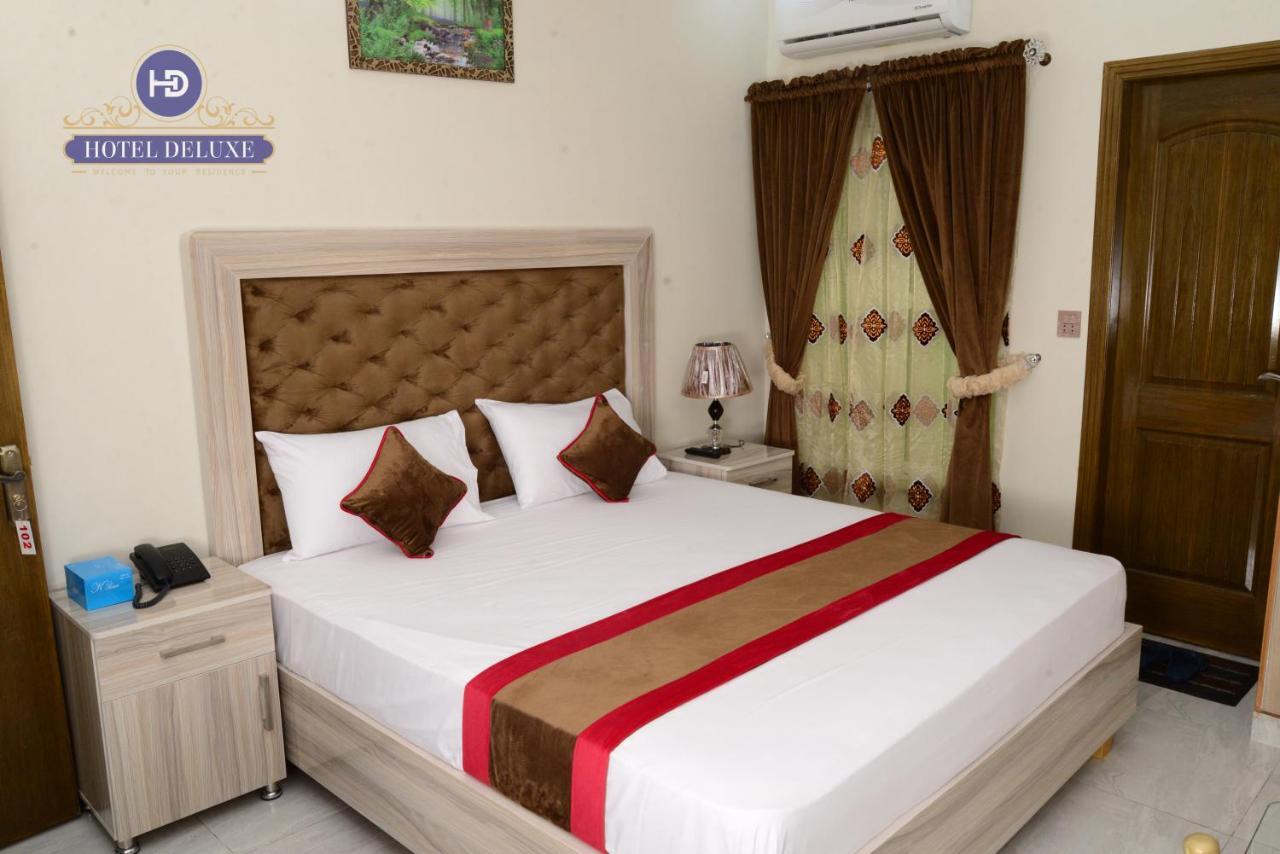 Hotel Deluxe Лахор Екстериор снимка