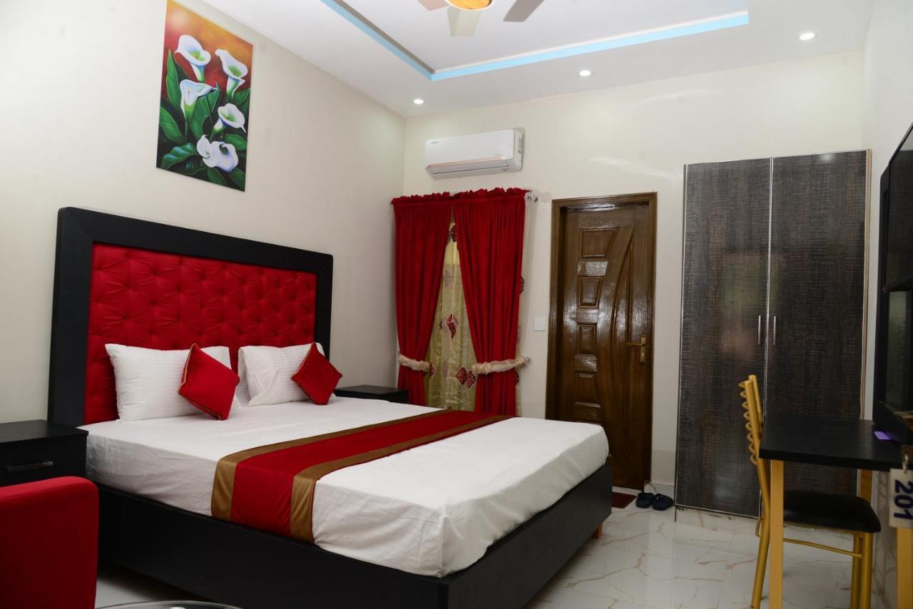 Hotel Deluxe Лахор Екстериор снимка