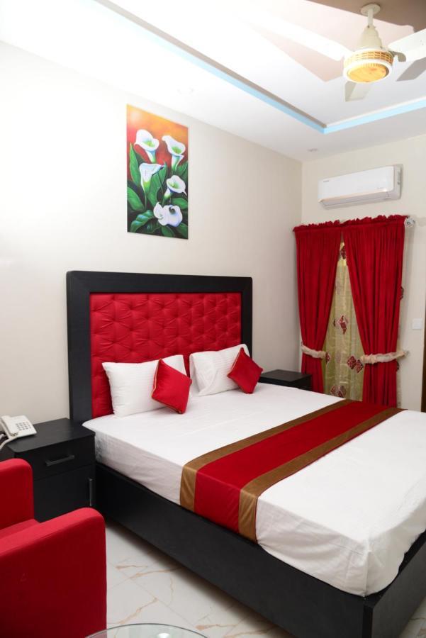 Hotel Deluxe Лахор Екстериор снимка