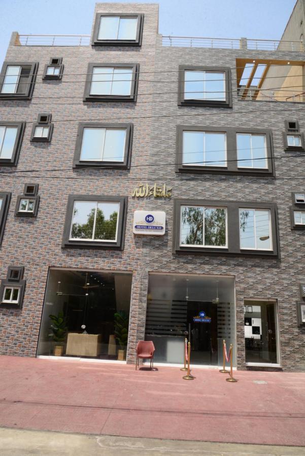 Hotel Deluxe Лахор Екстериор снимка