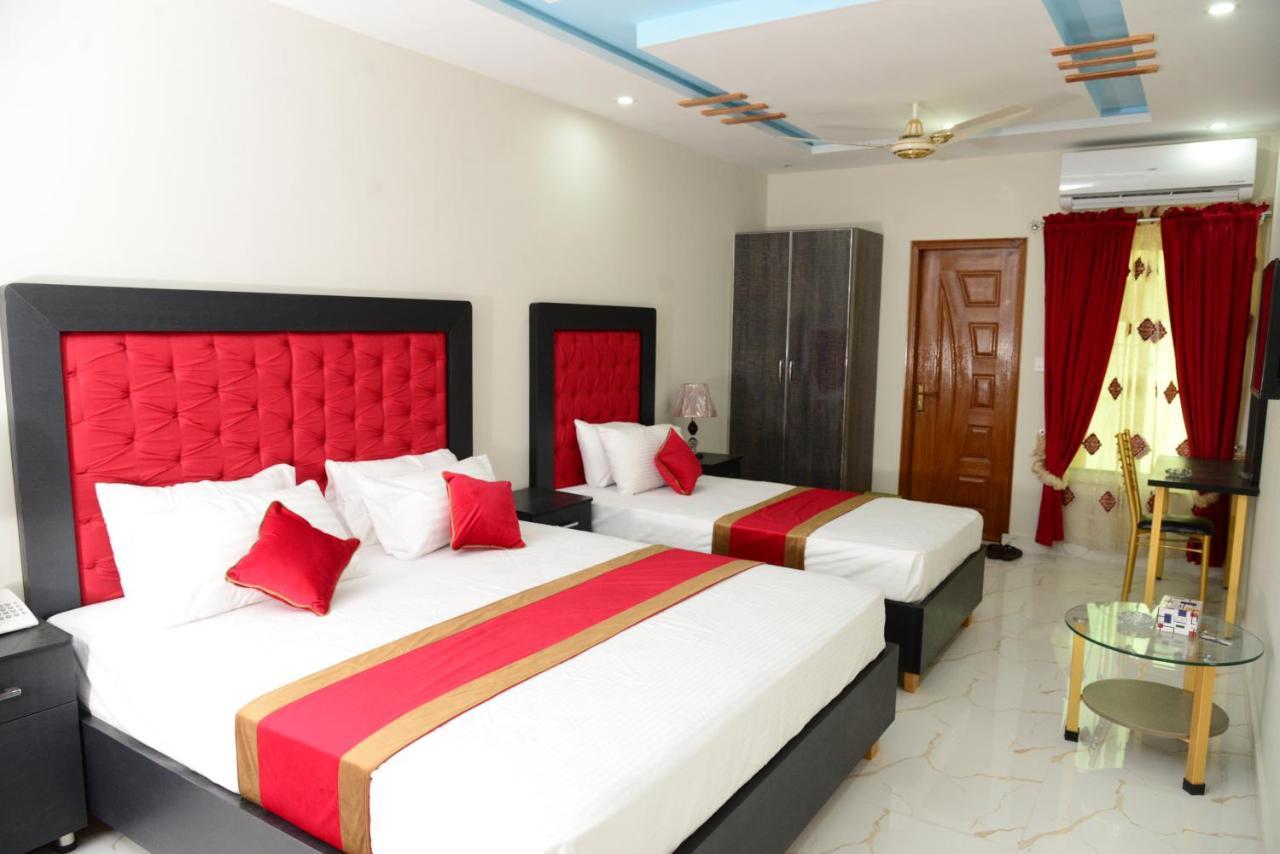 Hotel Deluxe Лахор Екстериор снимка