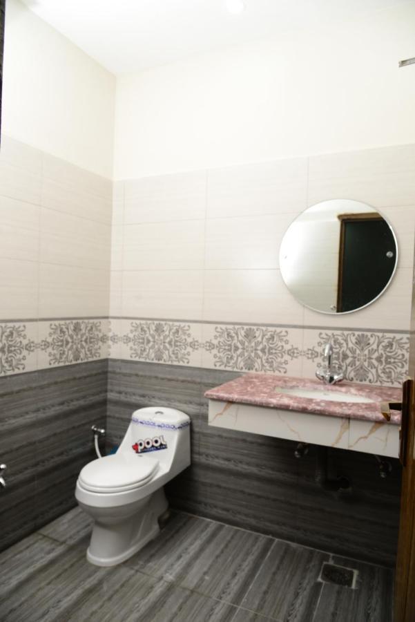 Hotel Deluxe Лахор Екстериор снимка