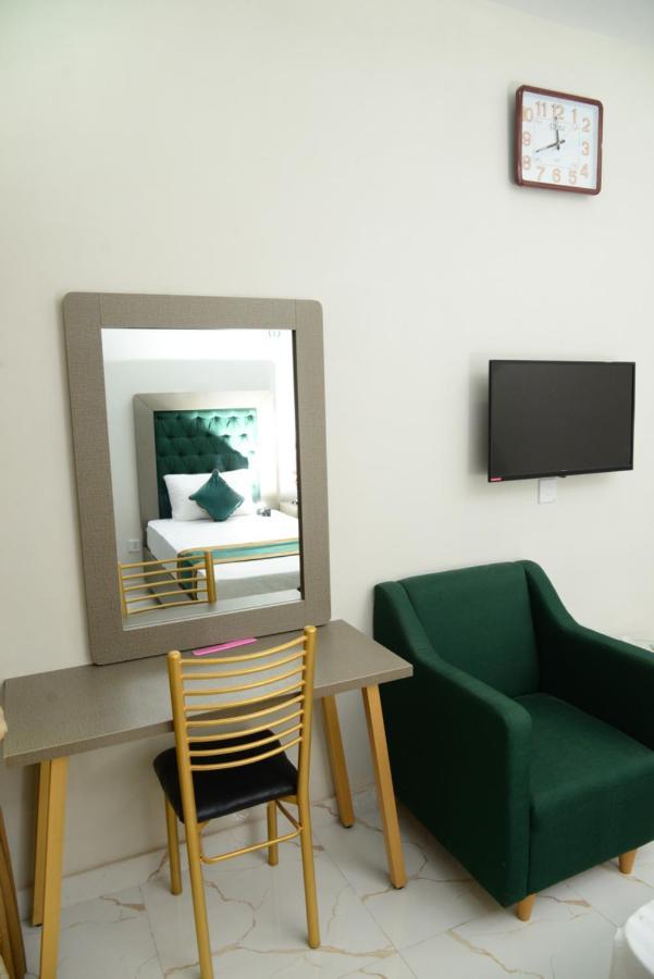 Hotel Deluxe Лахор Екстериор снимка