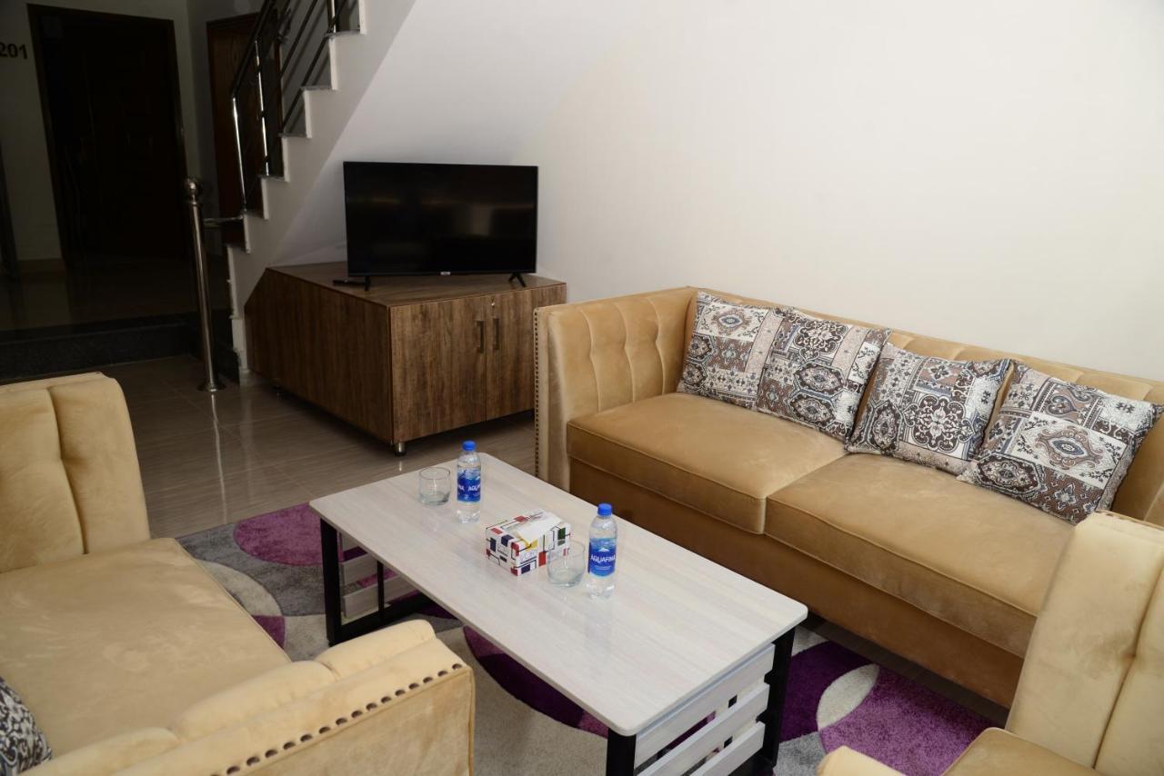 Hotel Deluxe Лахор Екстериор снимка
