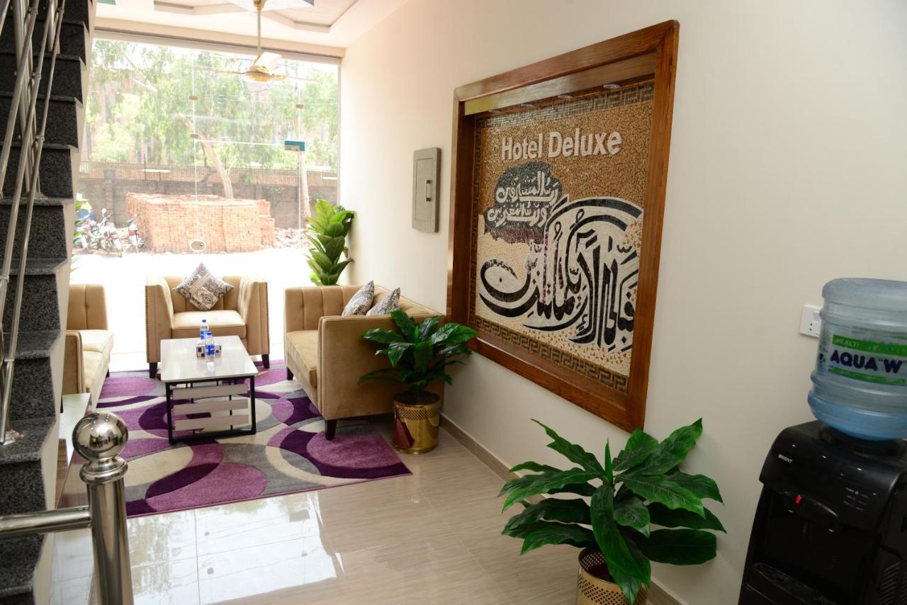 Hotel Deluxe Лахор Екстериор снимка