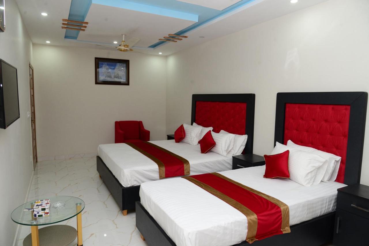 Hotel Deluxe Лахор Екстериор снимка