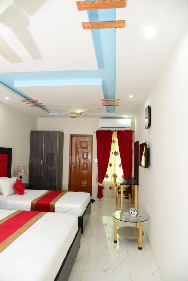 Hotel Deluxe Лахор Екстериор снимка