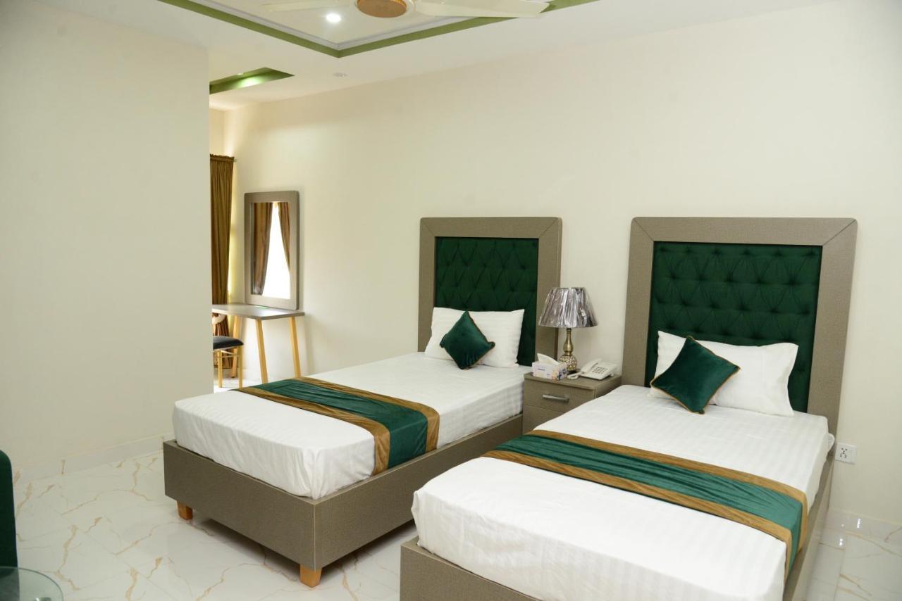 Hotel Deluxe Лахор Екстериор снимка
