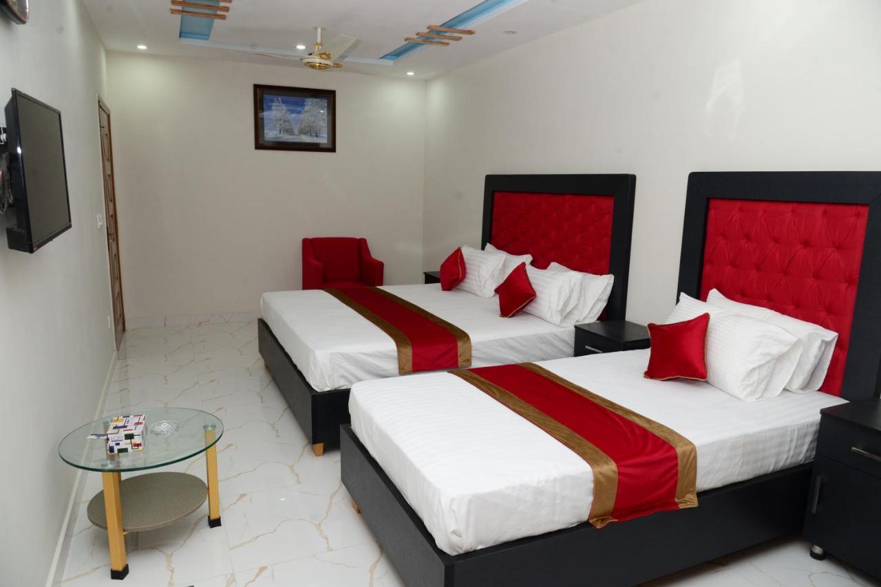 Hotel Deluxe Лахор Екстериор снимка
