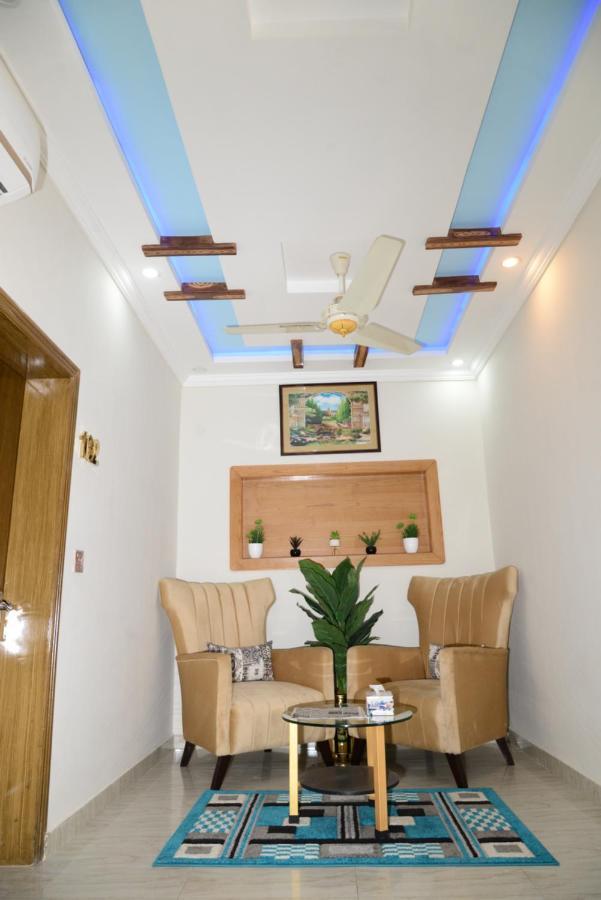 Hotel Deluxe Лахор Екстериор снимка