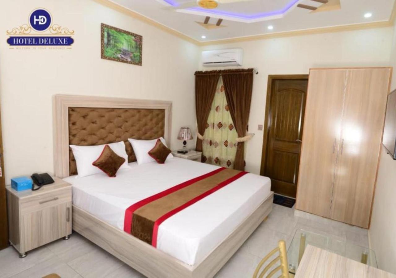 Hotel Deluxe Лахор Екстериор снимка