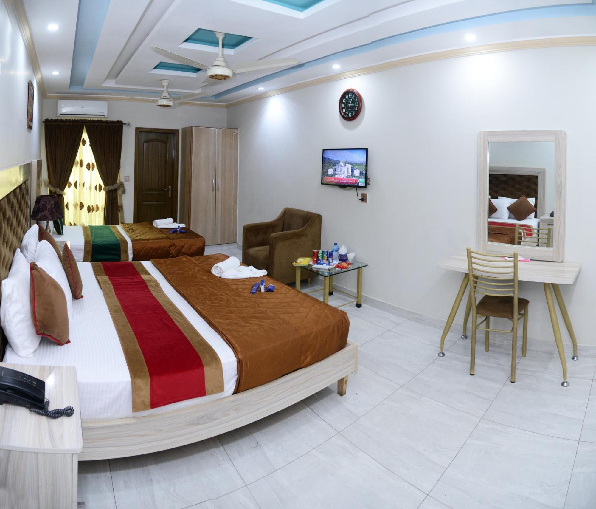 Hotel Deluxe Лахор Екстериор снимка